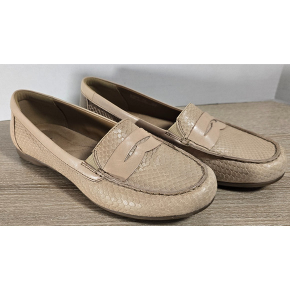 Clarks Collection Leather Timeless Loafer Womens 9M Tan Snake Print Shoe Cushion - Picture 1 of 3